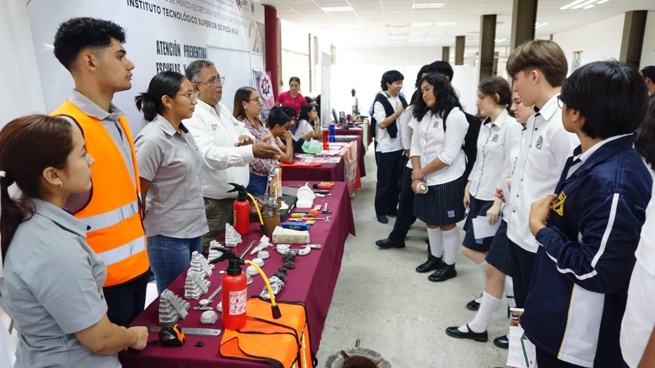 Alumnos del Cbtis 78 y Jean Piaget conocen instalaciones del ITSPR.